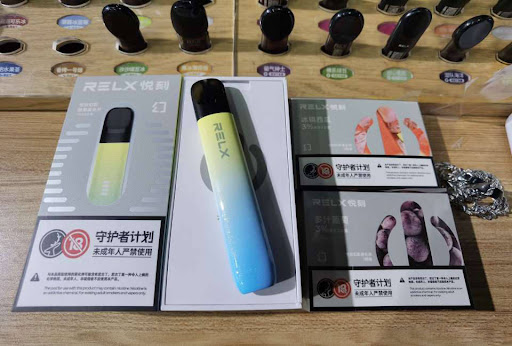 悦刻五代有电一吸就亮红灯