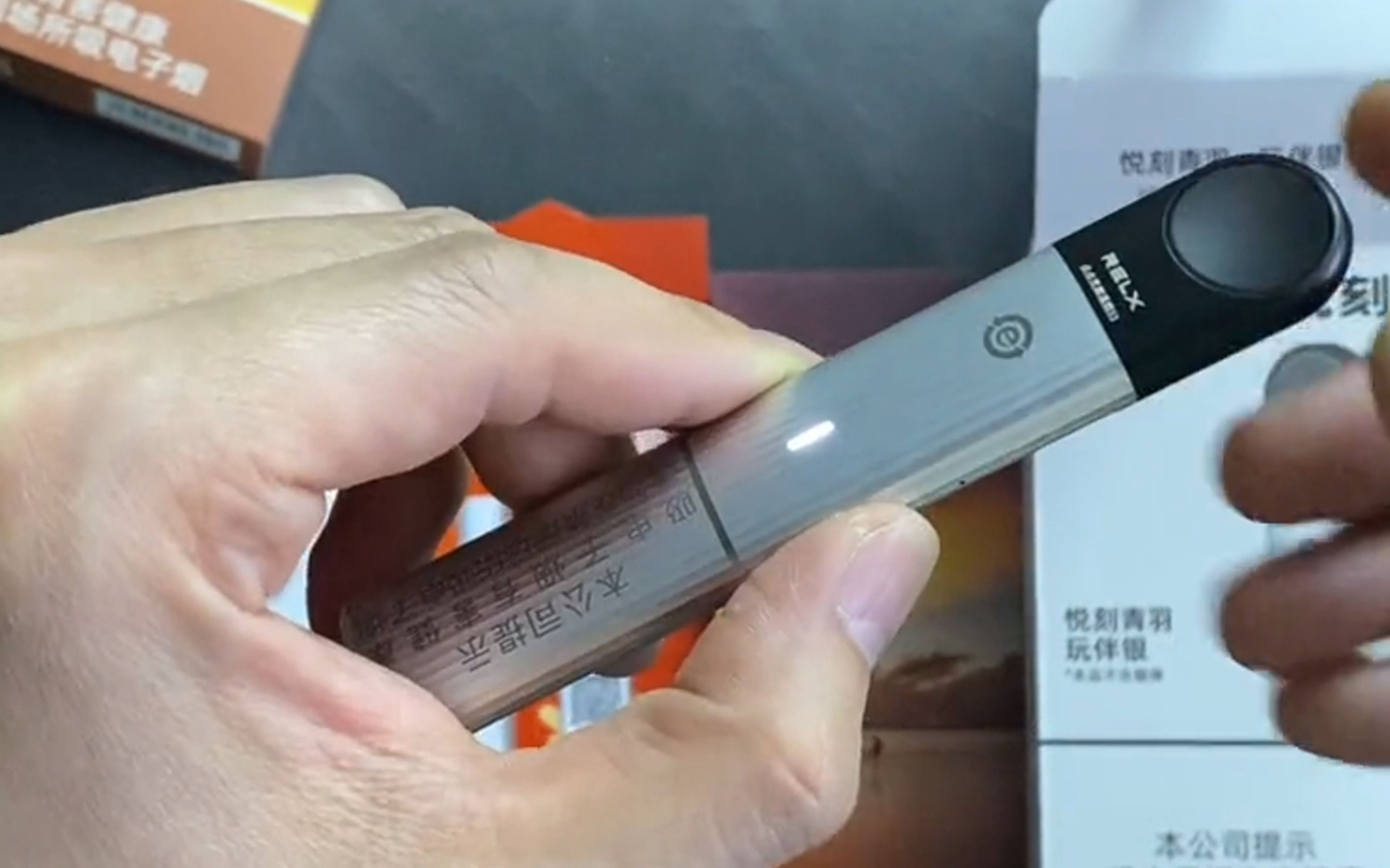悦刻五代没有烟弹吸亮红灯怎么办